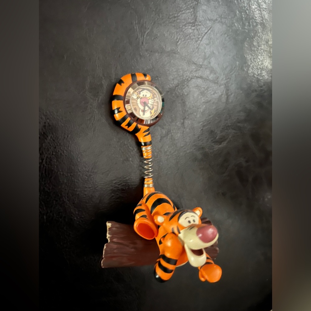 Disney Tigger bouncy clock collectible